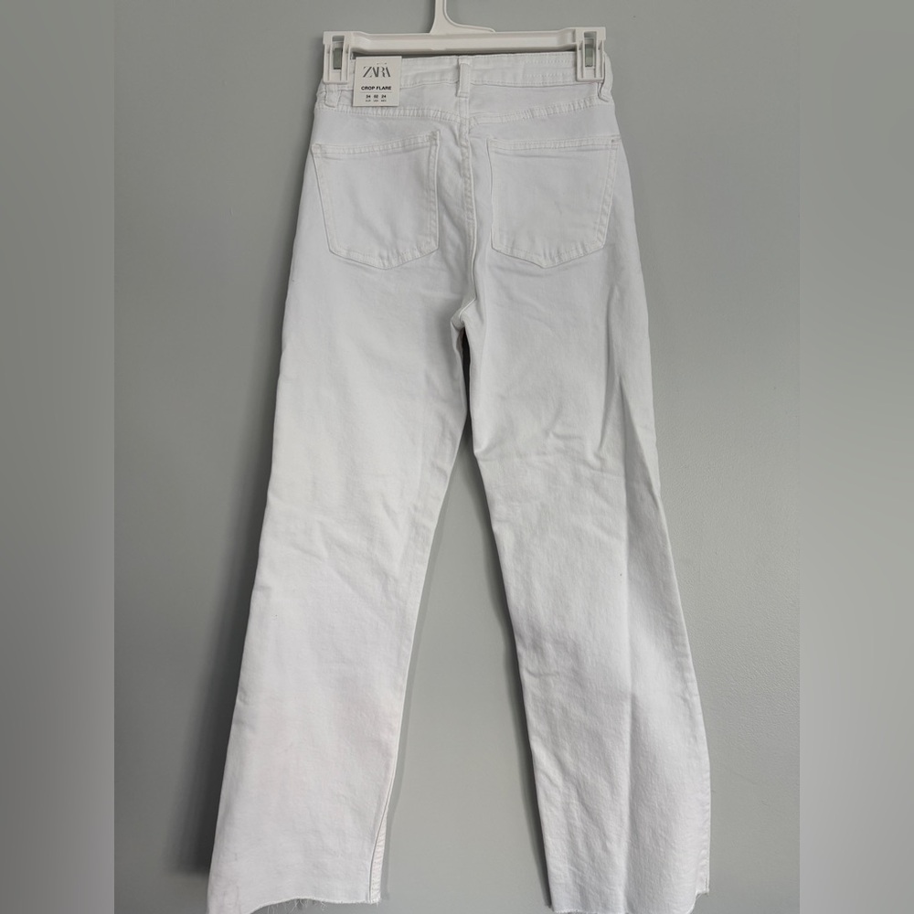 Zara Women's Cropped White Jeans - Picture 3 of 8